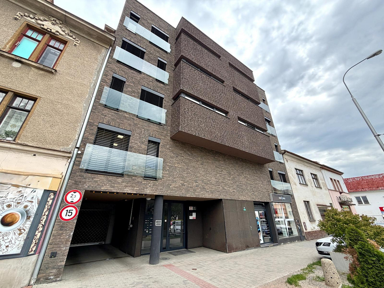 NABÍDKA PRONÁJMU GARÁŽOVÉHO STÁNÍ NA ULICI MINSKÁ V BRNĚ VEVEŘÍ
