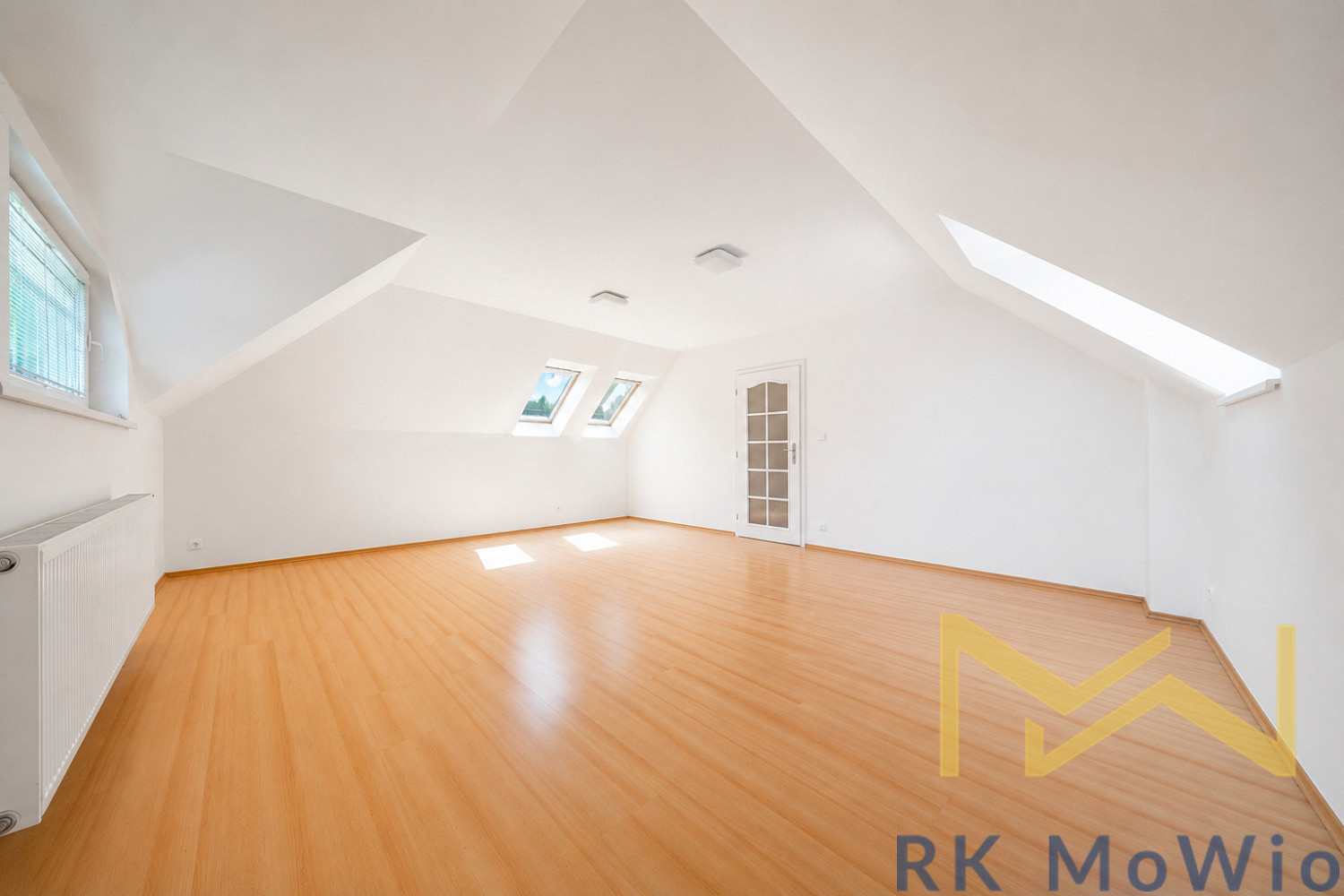 Pronájem domu 190 m² s pozemkem 811 m² – fotografie 2