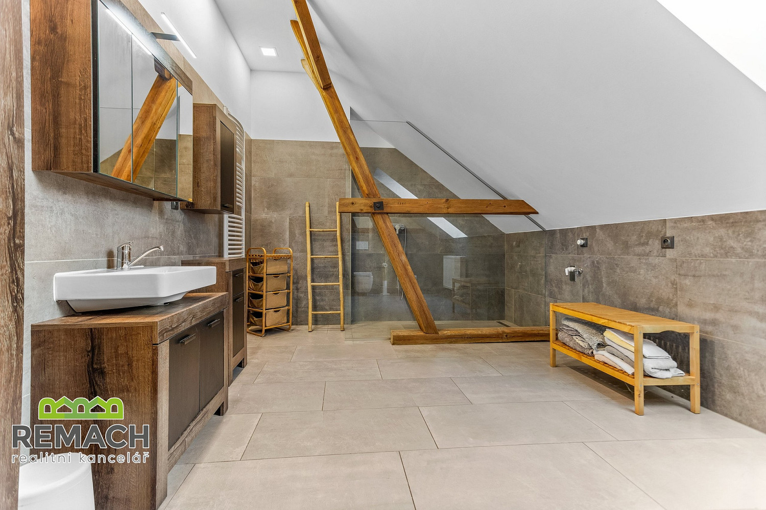 Pronájem bytu atypického 120 m² – fotografie 4
