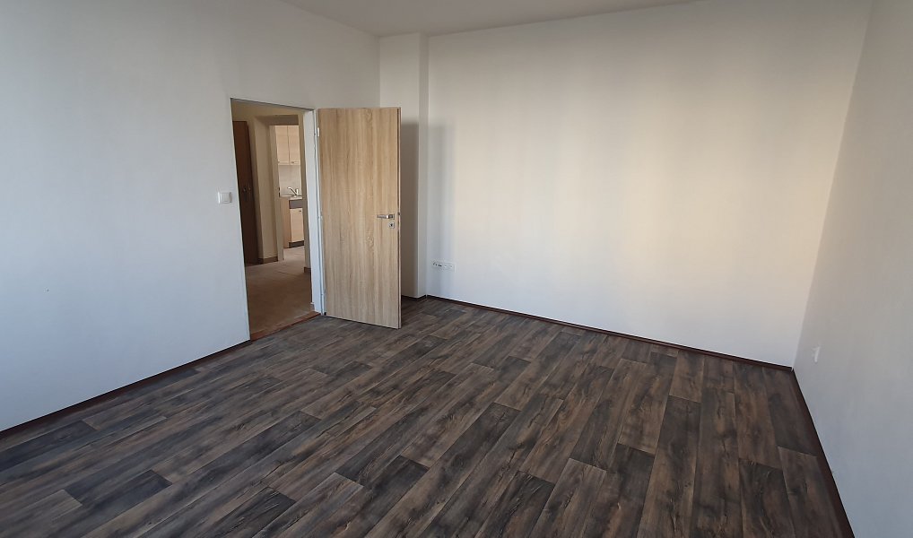Pronájem bytu 2+1 74 m², Košťany – náhled fotky 9