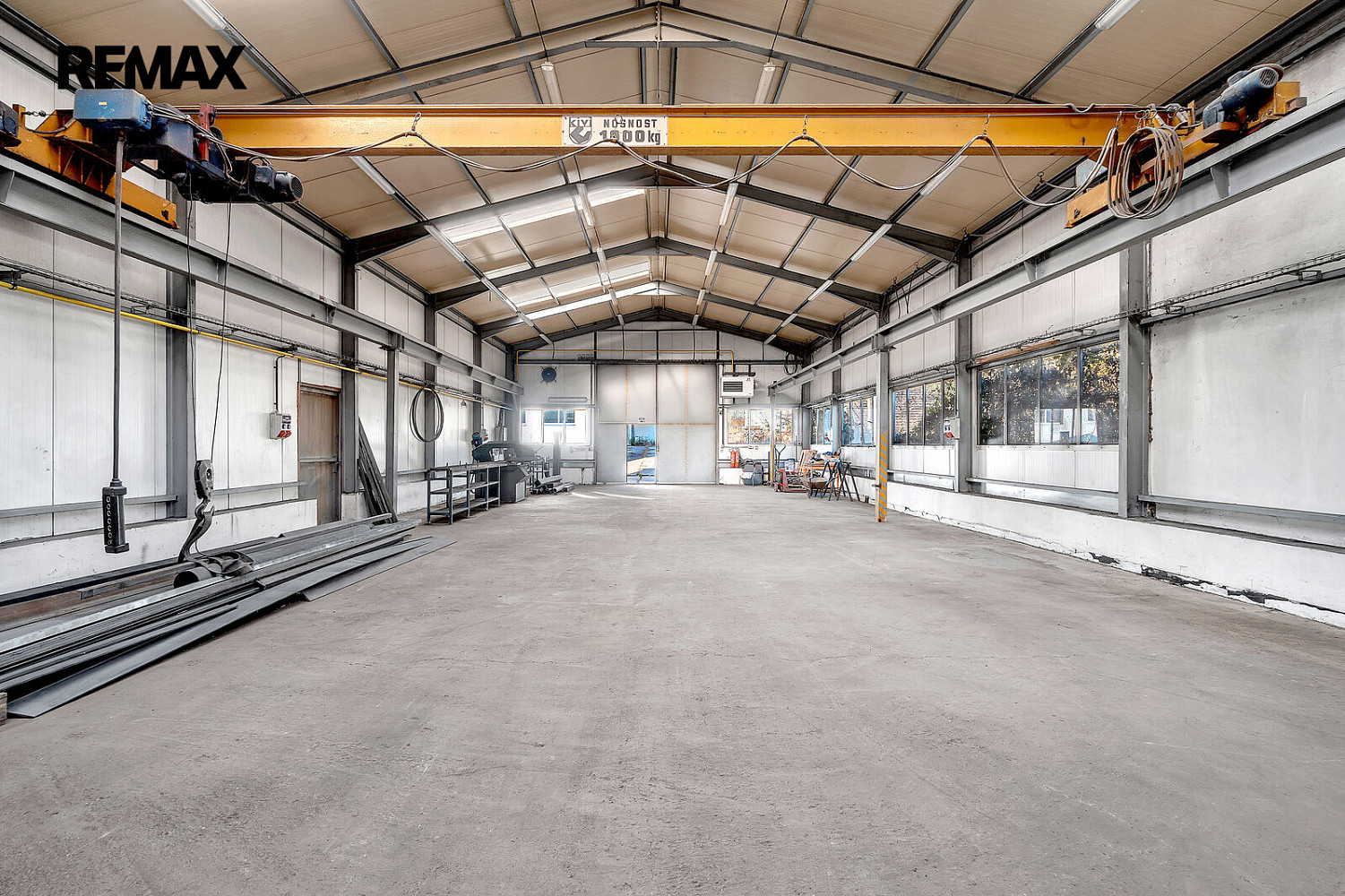 Pronájem skladovacích prostor 1 380 m² – fotografie 3