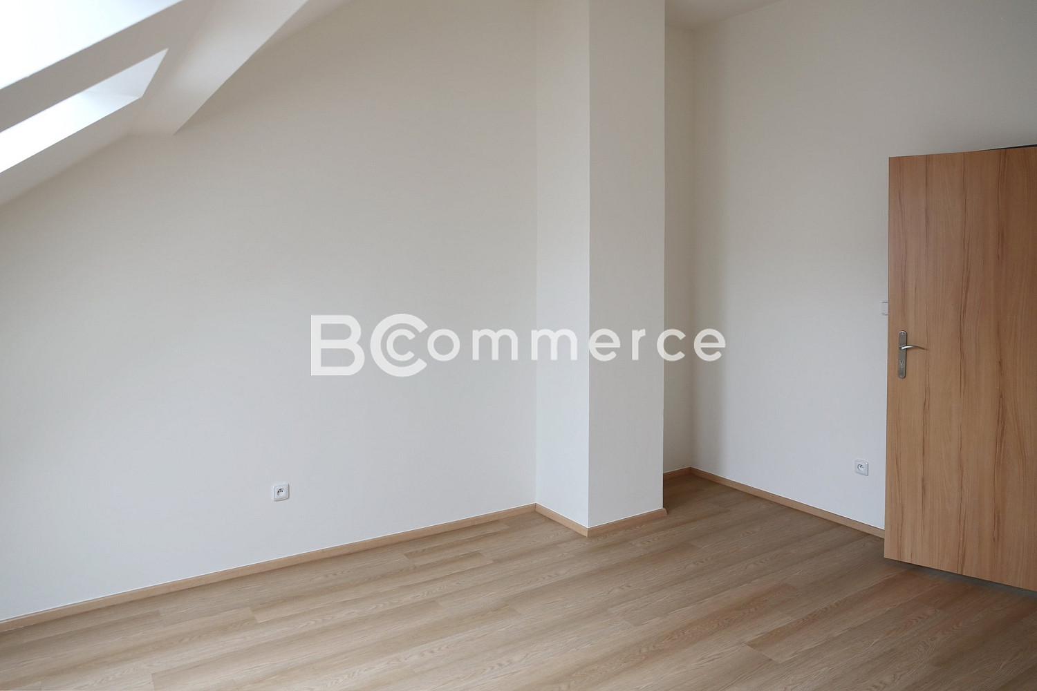 Pronájem kanceláře 37 m² – fotografie 3