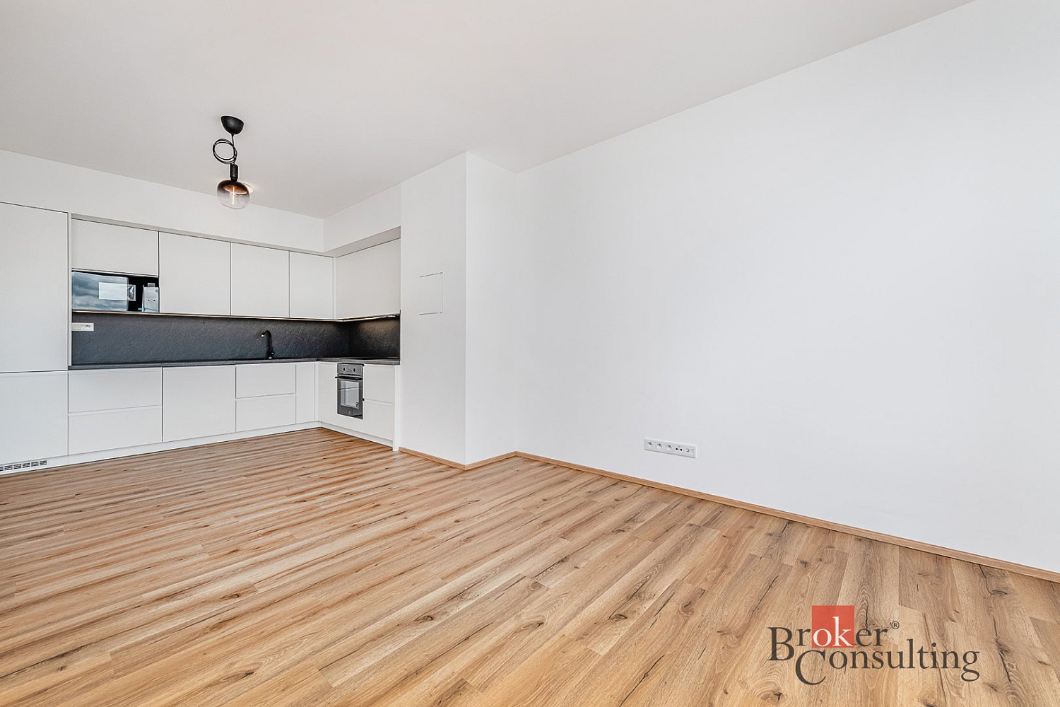 Pronájem bytu 2+kk 66 m² – fotografie 2