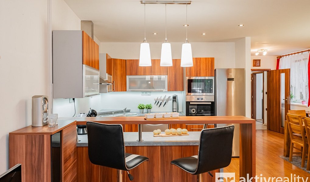 Prodej domu 257 m² s pozemkem 904 m², Liblice – náhled fotky 2