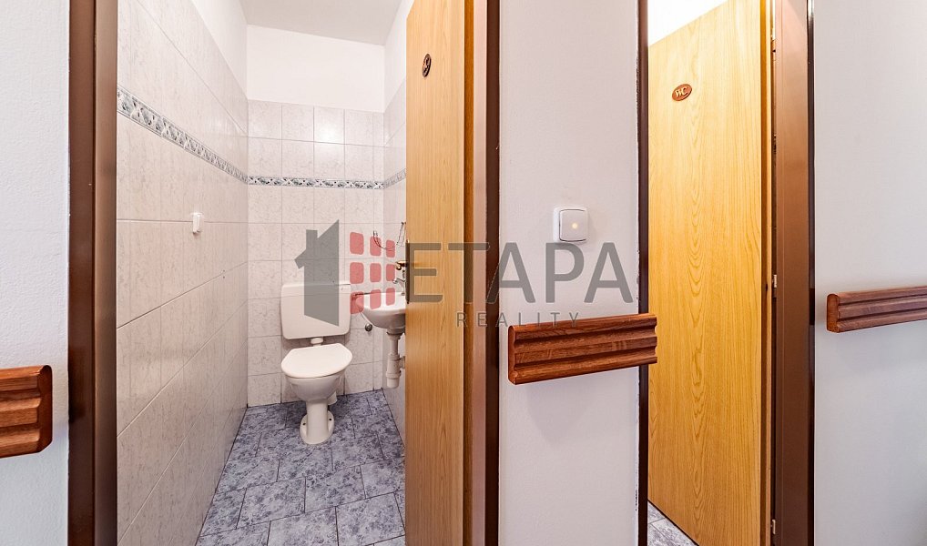 Prodej ubytovacího objektu 432 m², Ražice – náhled fotky 15