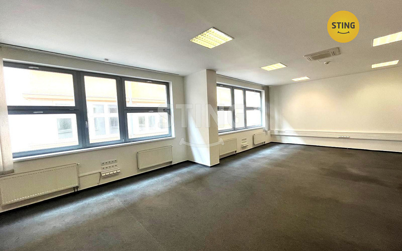 Pronájem kanceláře 244 m²