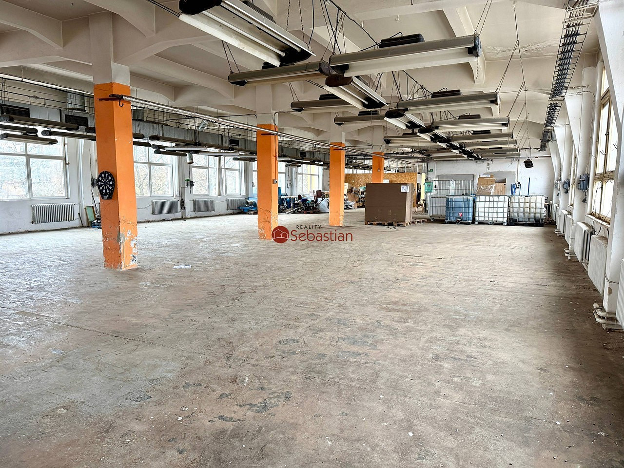 Pronájem obchodních prostor 1 000 m² — photo 3