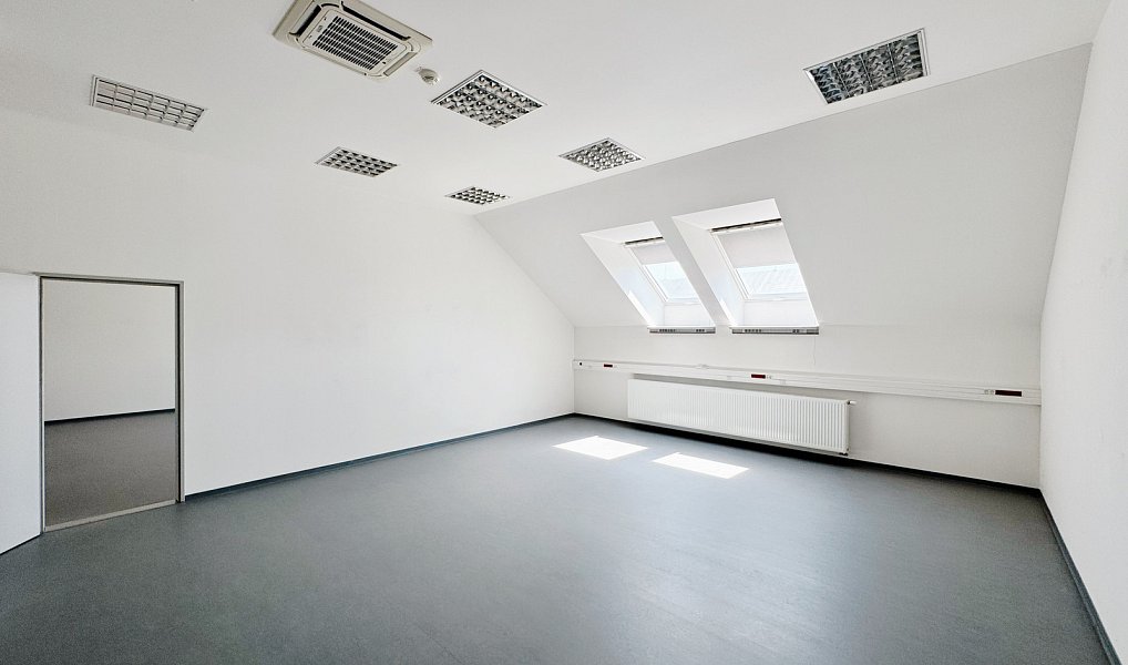 Pronájem kanceláře 650 m², Písek – náhled fotky 17