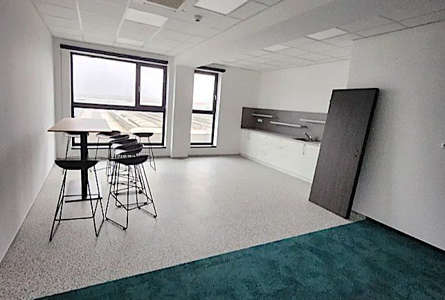 Pronájem kanceláře 639 m² – fotografie 5