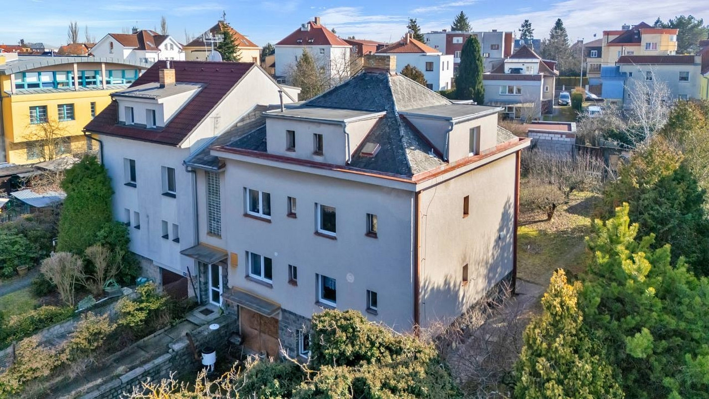Prodej domu 234 m² s pozemkem 995 m²