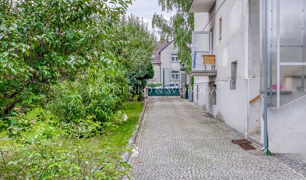 Prodej domu 652 m² s pozemkem 885 m², České Budějovice – náhled fotky 22