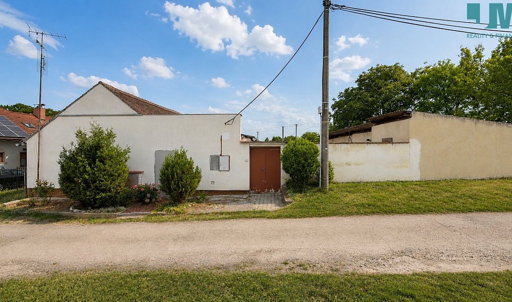 Zmodernizovaný rodinný dům 4+1 s pozemky 2.260 m2, Dyjákovice - Znojmo — foto 2