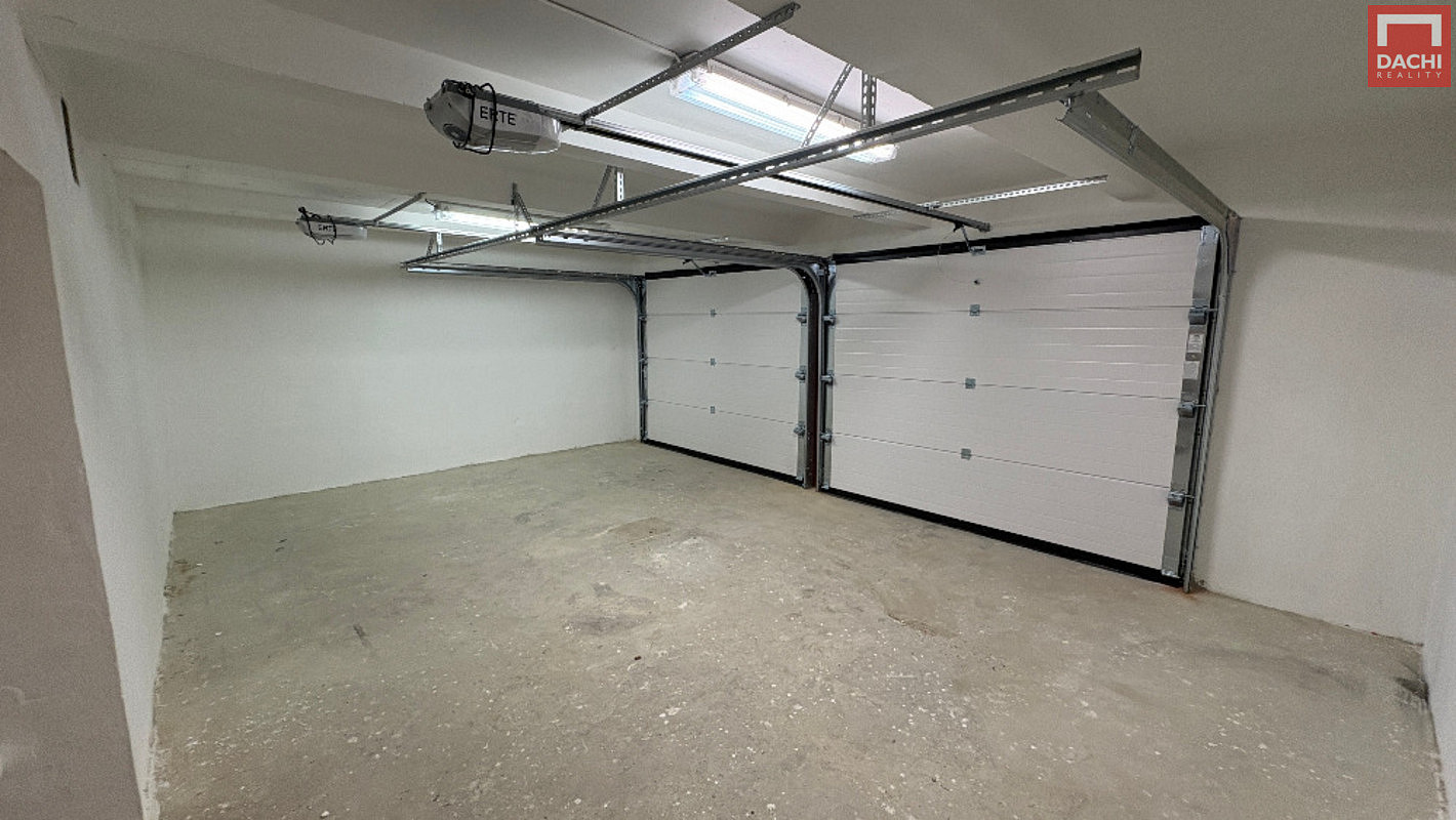 Pronájem dvojgaráže 28 m2 s parkovacím stáním olomouc, lazce — photo 4