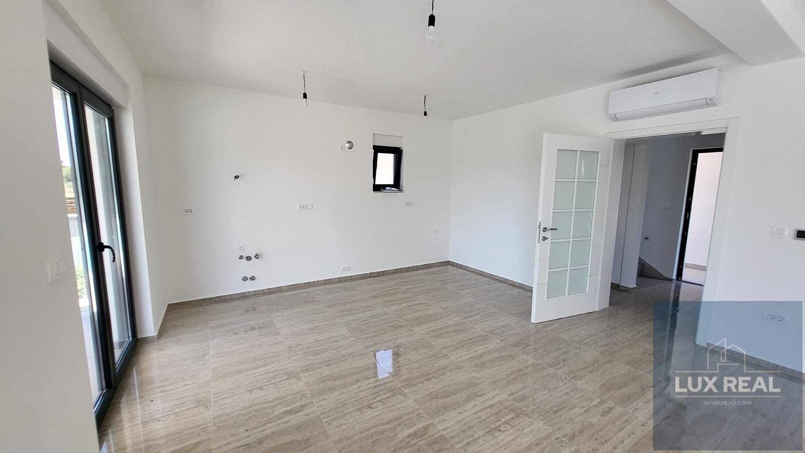 Prodej domu 250 m² s pozemkem 400 m² - Więcej