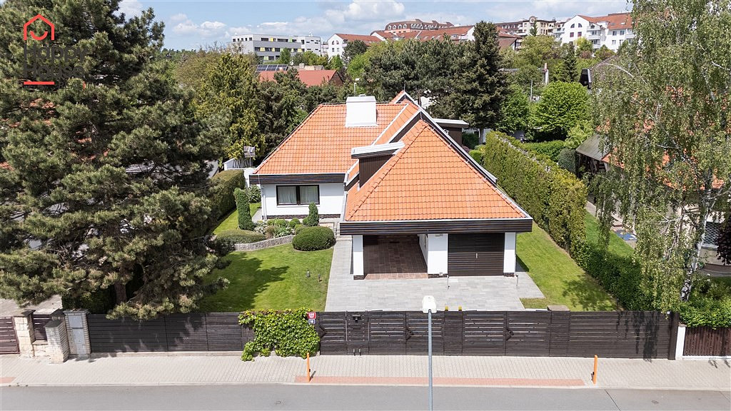 Pronájem kanceláře 365 m²