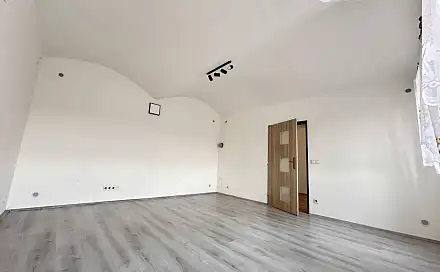 Pronájem bytu 3+kk 85 m², Zvoleněves, okres Kladno