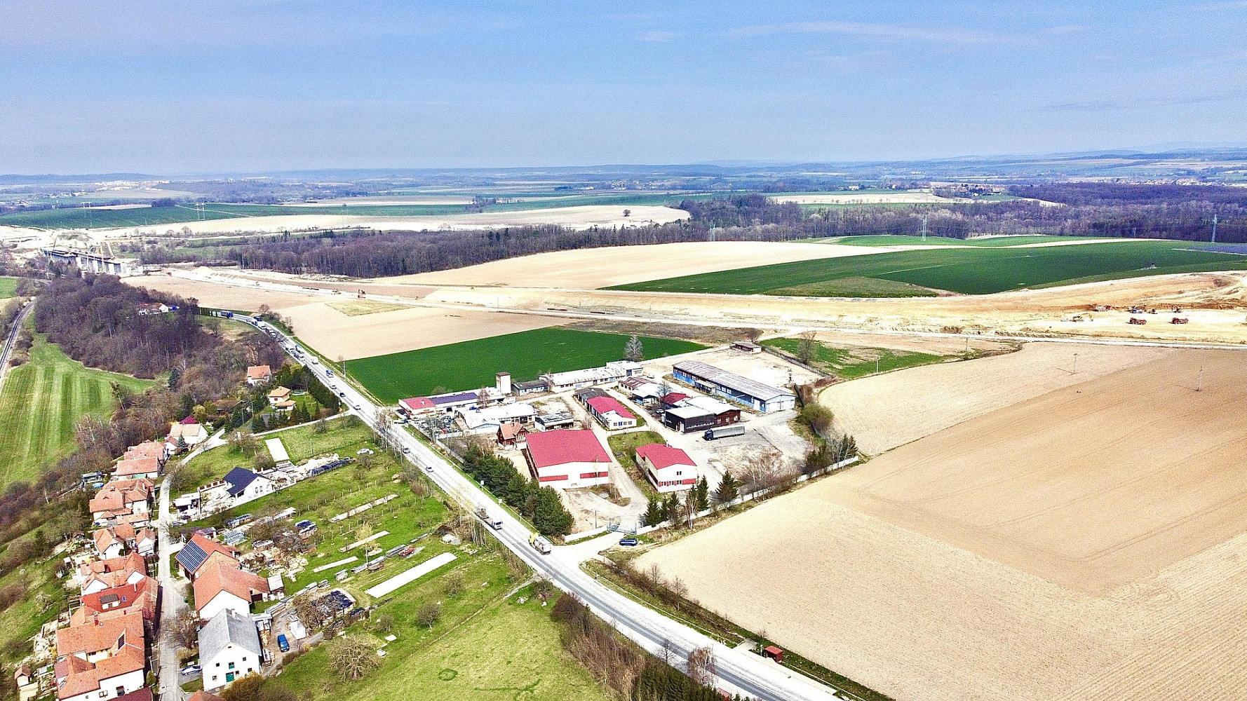 Prodej komerčního pozemku 30 000 m² – pohled 6