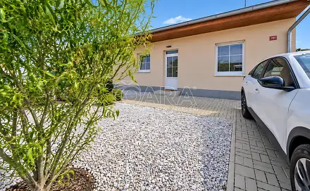 Pronájem domu 80 m² s pozemkem 379 m², Na Stráni, Postřižín, okres Mělník