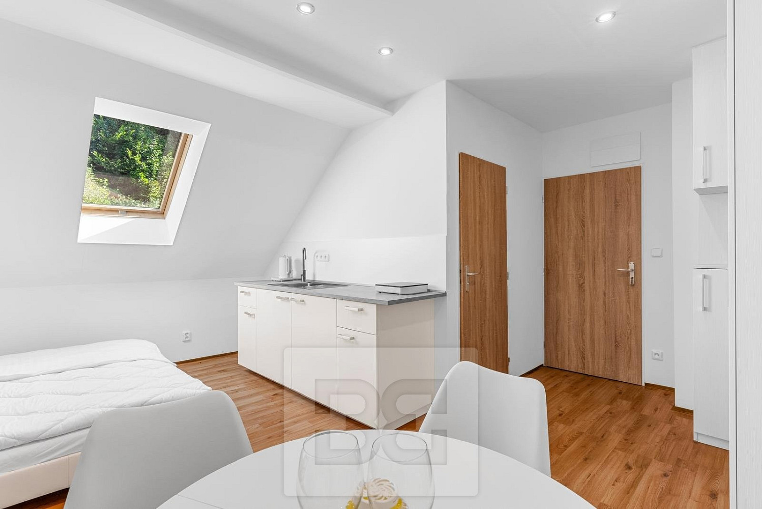 Pronájem bytu 2+kk 40 m² – fotografie 2