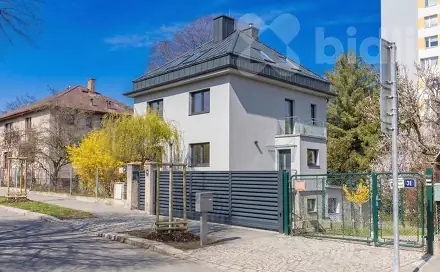 Prodej domu 235 m² s pozemkem 812 m², Pod strašnickou vinicí, Praha 10 - Strašnice