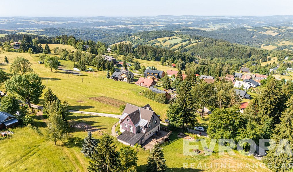 Prodej ubytovacího objektu 425 m², Benecko – náhled fotky 3