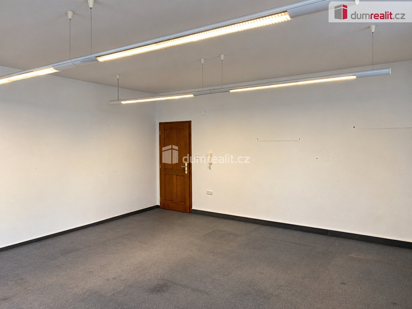 Pronájem kanceláře 33 m² – fotografie 2