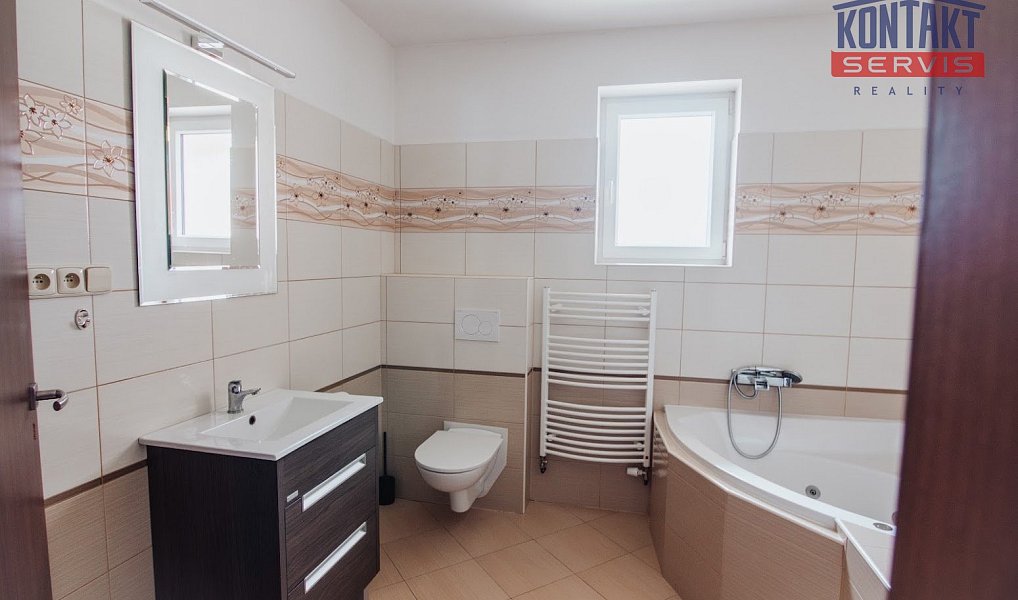 Prodej domu 135 m² s pozemkem 1 654 m², Lišov – náhled fotky 16