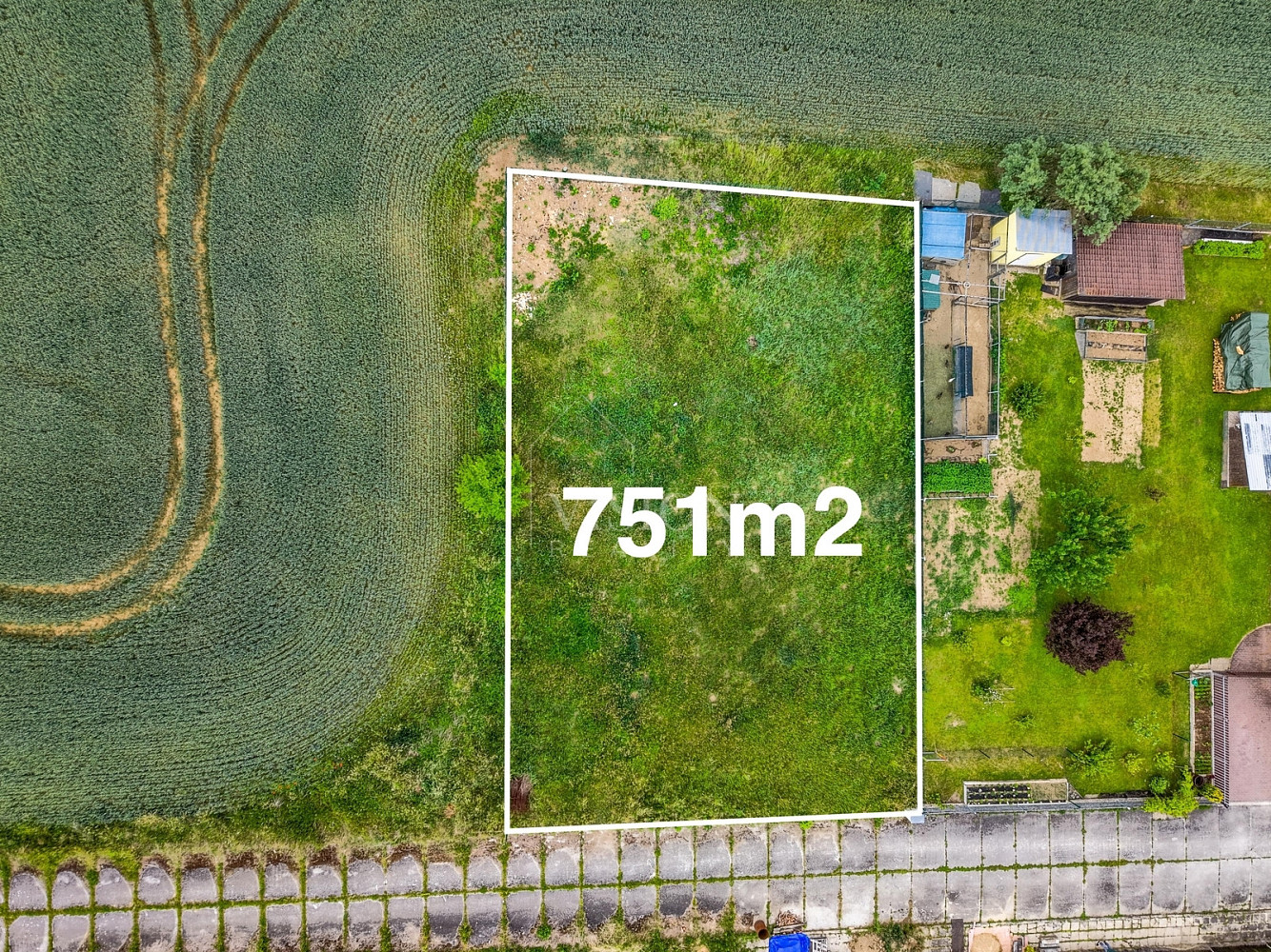 Prodej stavebního pozemku 751 m² – fotografie 2