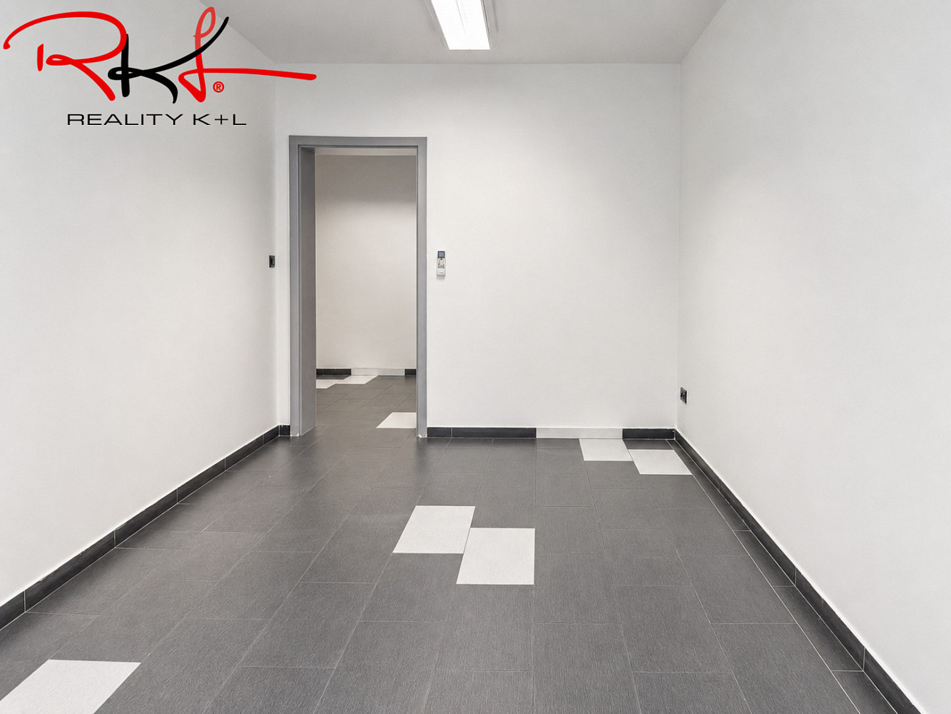 Pronájem kanceláře 32 m² – fotografie 3