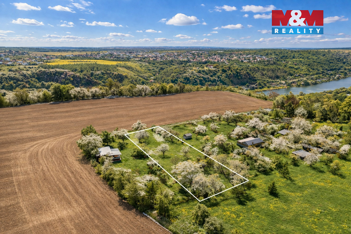 Prodej stavebního pozemku 1 198 m² – další