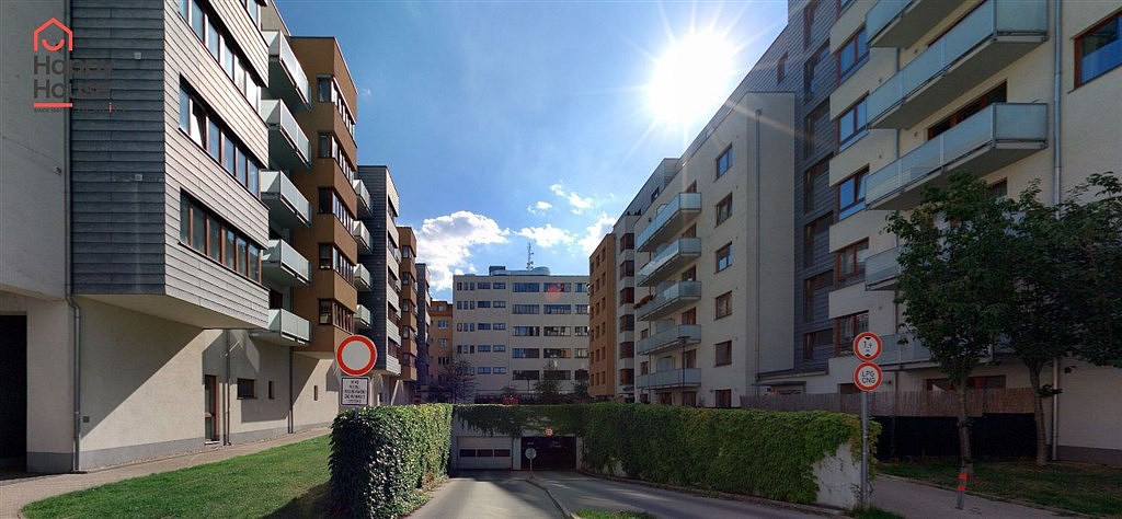 Pronájem gs v suterénu bytového domu u metra c budějovická, praha 4 michle, ul hanusova