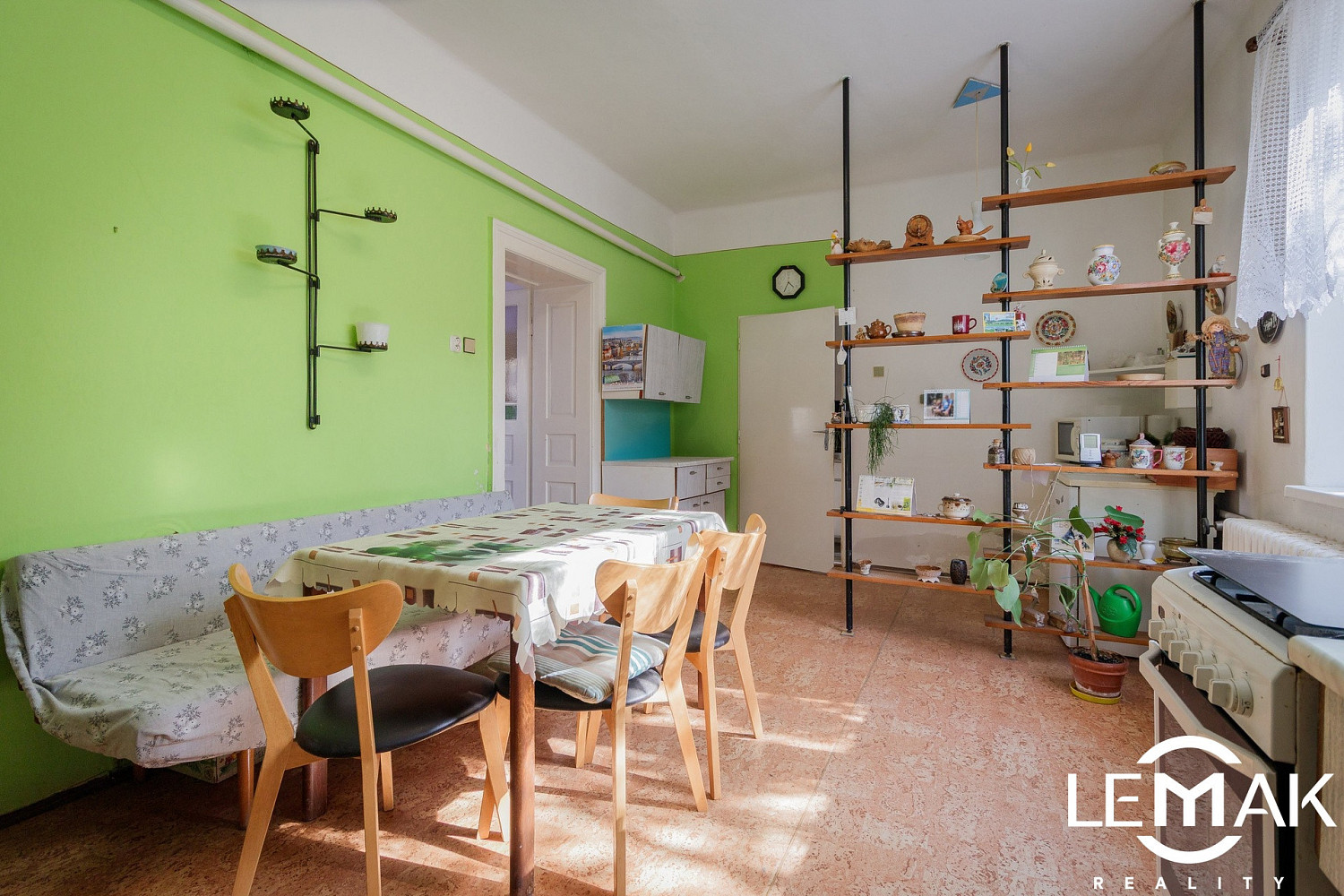 Prodej domu 237 m² s pozemkem 1 500 m² – pohled 2