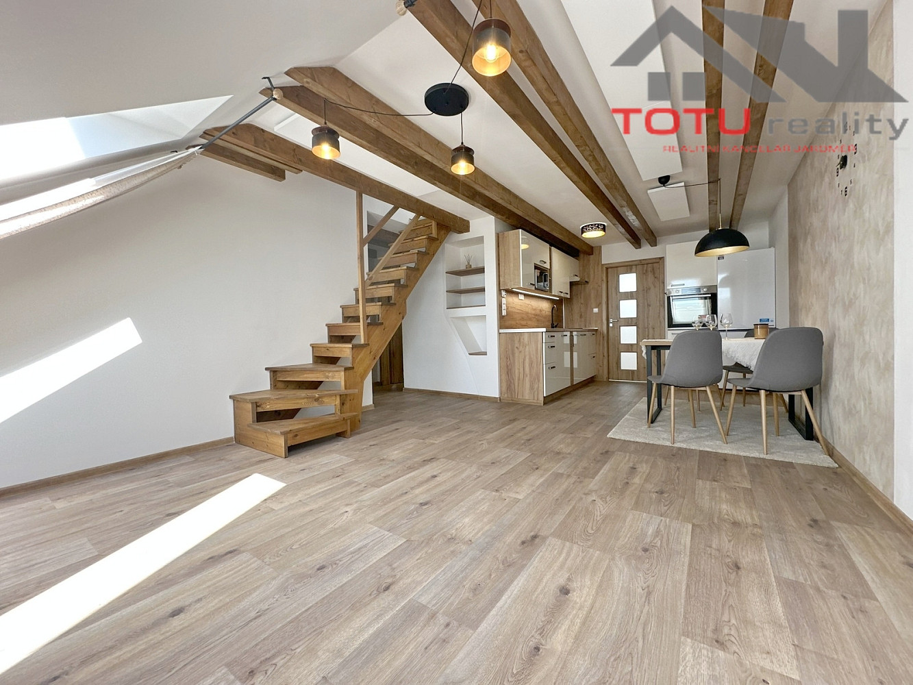 Pronájem bytu 3+kk 67 m² – fotografie 2