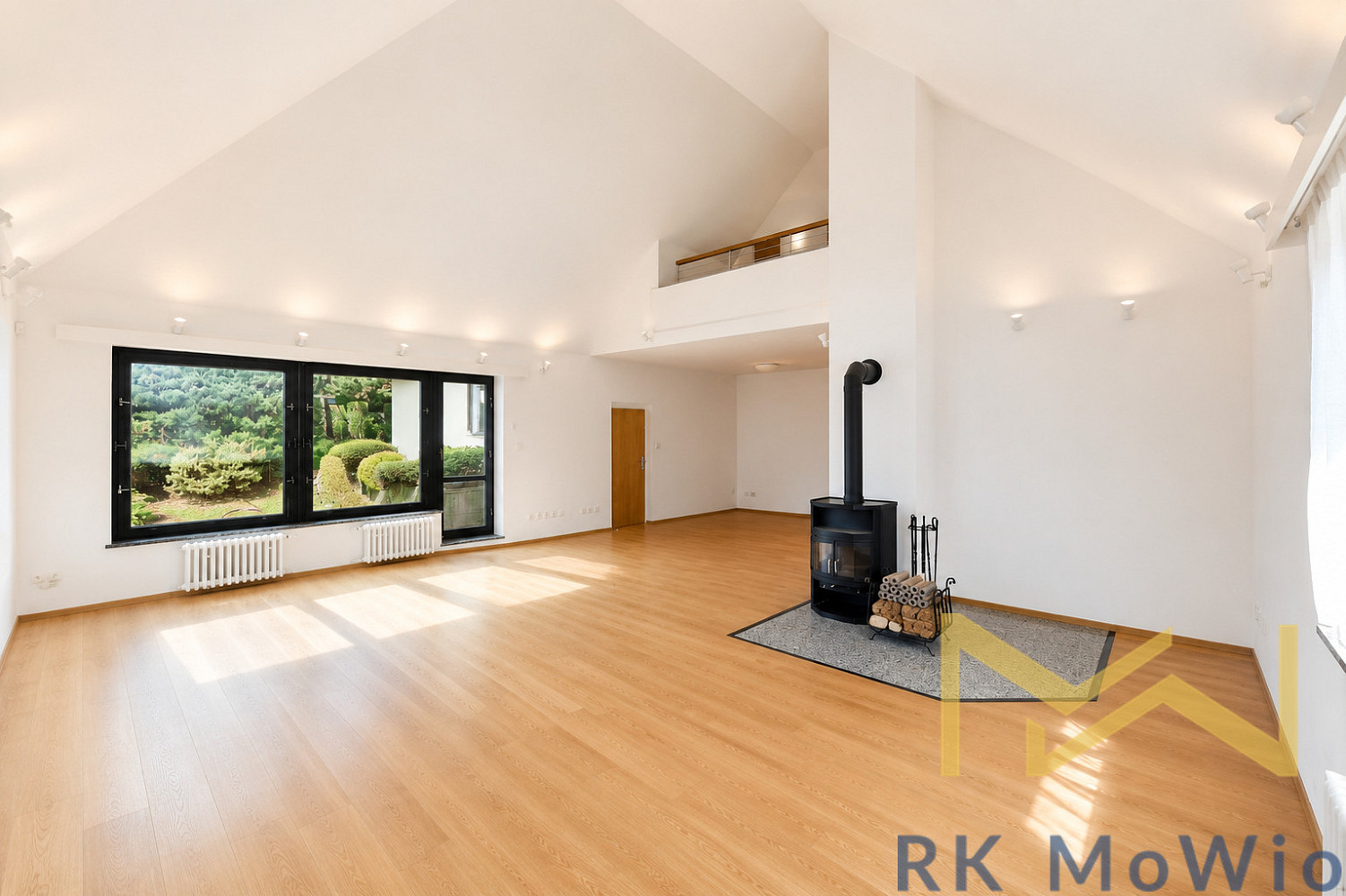 Pronájem domu 417 m² s pozemkem 999 m²