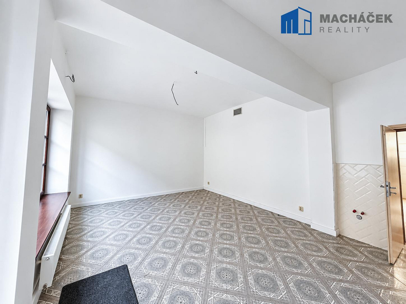 Pronájem obchodních prostor 77 m² – fotografie 4