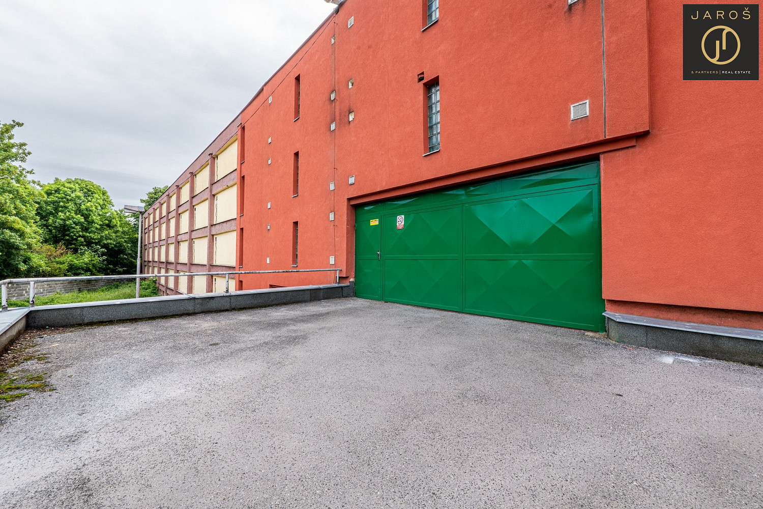 Prodej zděné garáže kladno - kročehlavy, ul. u bellevue (u gdm) — photo 2