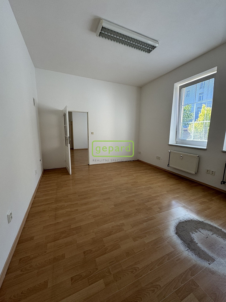 Pronájem kanceláře 40 m² – fotografie 3