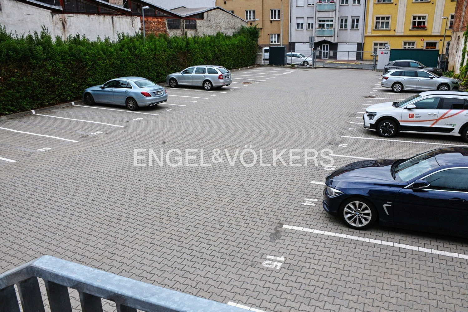 Parkoviště vedle čezu - (bb centrum vyskočilova) — photo 3