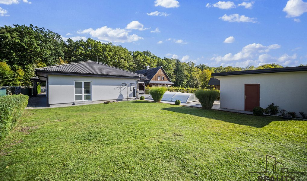 Prodej domu 200 m² s pozemkem 1 061 m², Choltice – náhled fotky 4