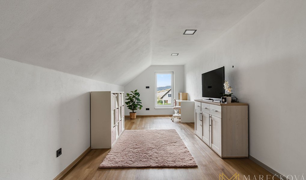 Prodej domu 178 m² s pozemkem 808 m², Brnířov – náhled fotky 17