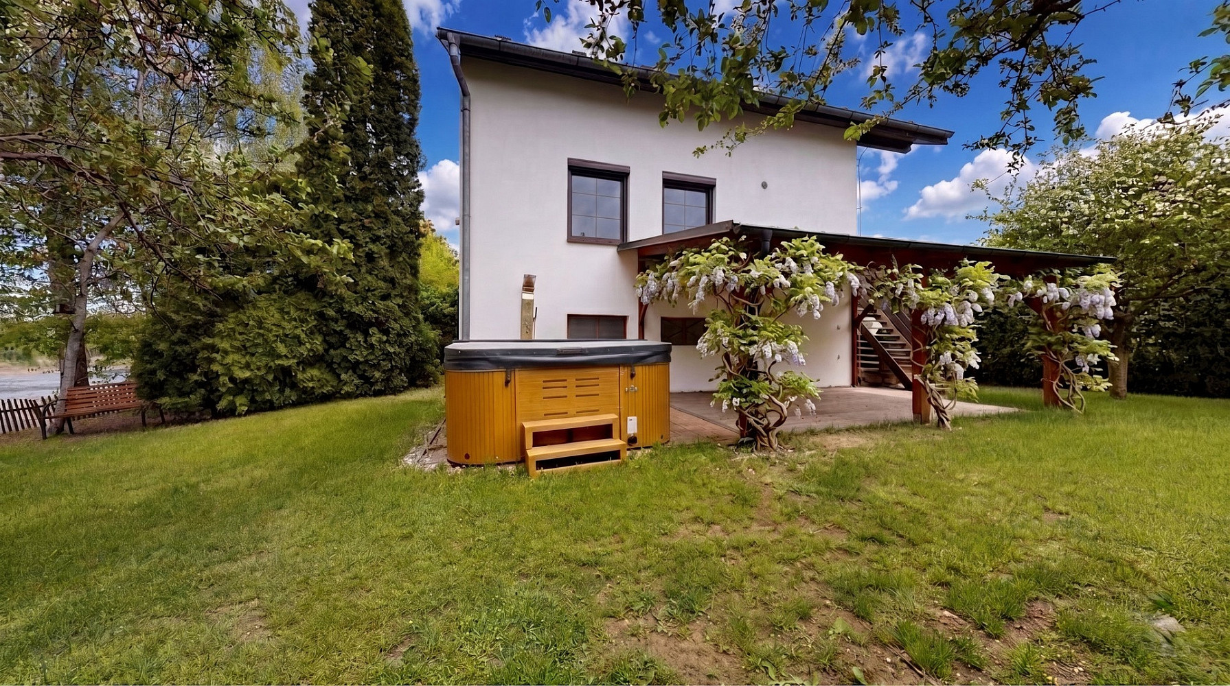 Prodej domu 145 m² s pozemkem 1 372 m²