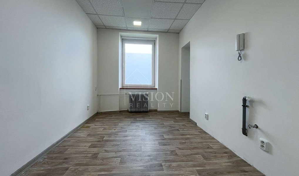 Pronájem kanceláře 22 m², Jindřichův Hradec – náhled fotky 3