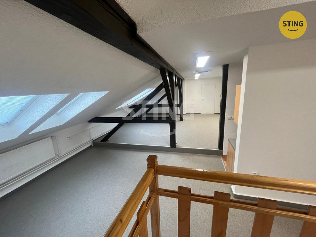Pronájem kanceláře 120 m² – fotografie 3