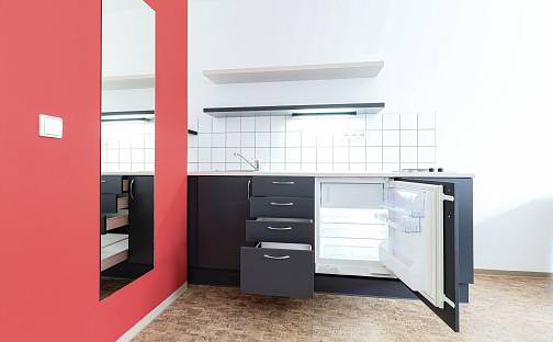Pronájem bytu 1+kk 27 m², Křížová, Praha 5 - Smíchov