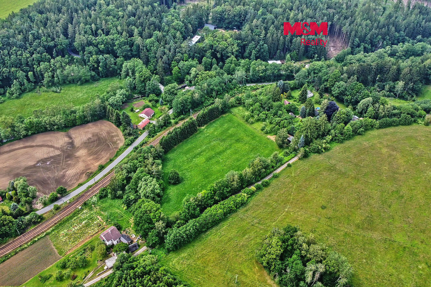 Prodej stavebního pozemku 1 077 m²