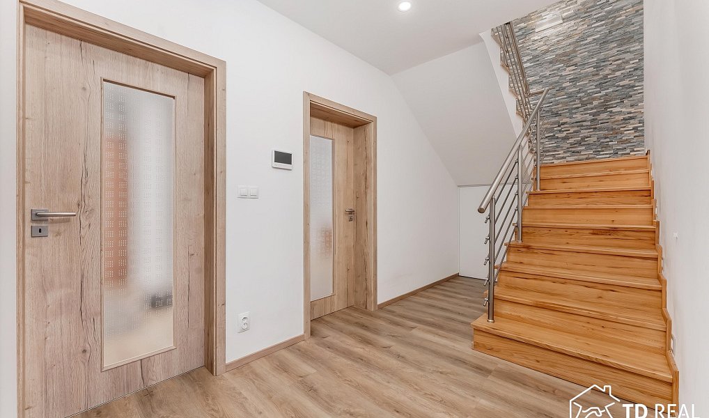 Prodej domu 207 m² s pozemkem 1 077 m², Syrovice – náhled fotky 9