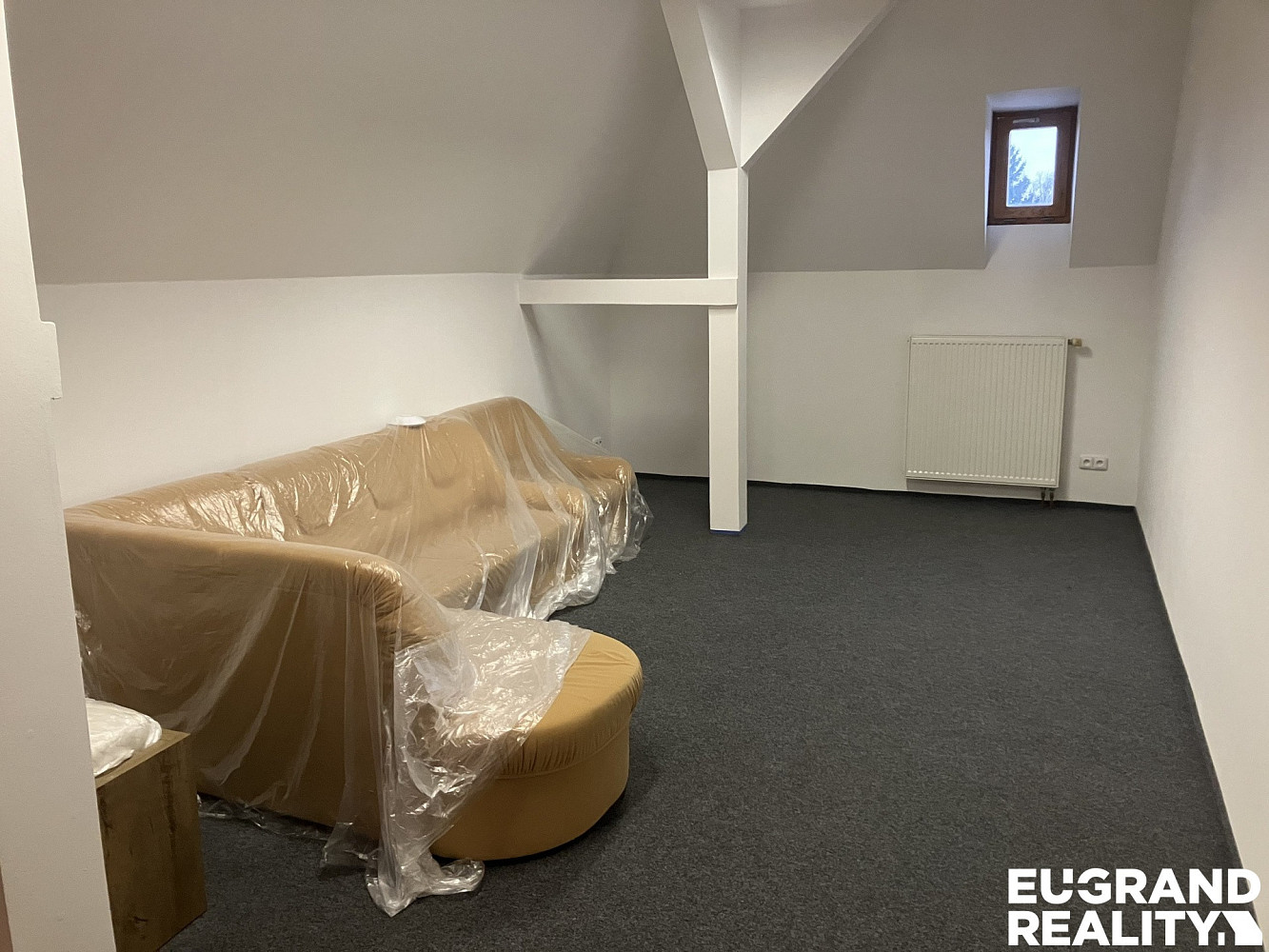 Pronájem kanceláře 94 m² – fotografie 3