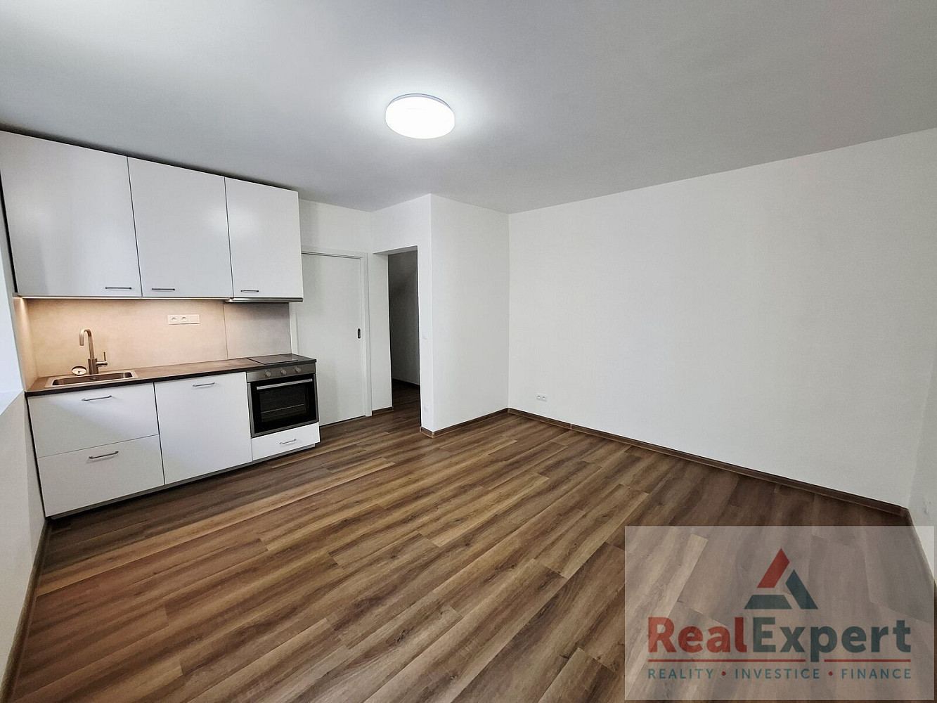 Pronájem bytu 1+kk 30 m² — photo 3