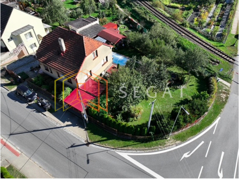 Prodej domu 250 m² s pozemkem 1 111 m² – fotografie 2