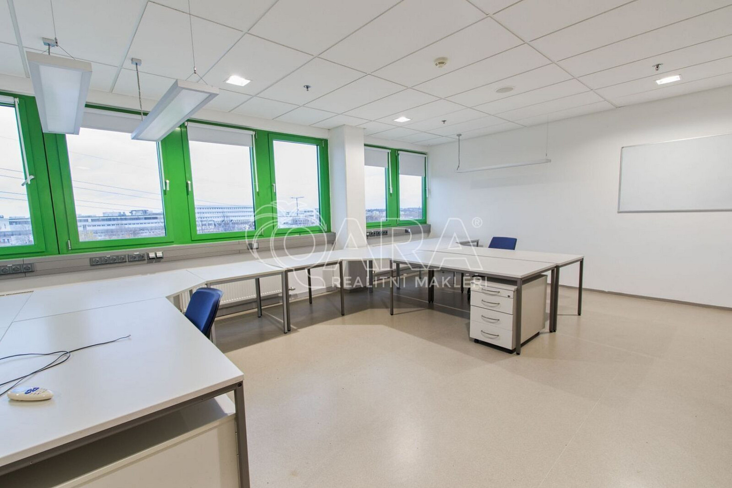 Pronájem kanceláře 700 m²
